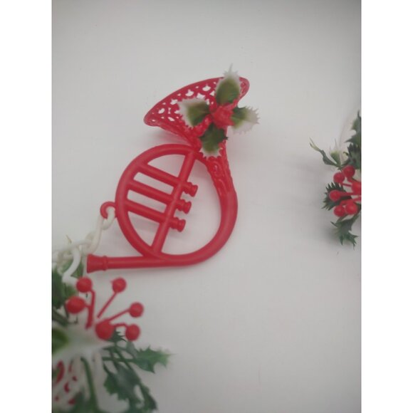 Vintage MCM 1960s Plastic Christmas 8 ft Garland Musical Instruments Holly Berry - Picture 6 of 15